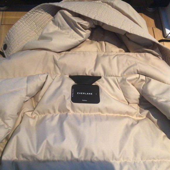 Everlane Renew Puffer Coat - Picture 7 of 11